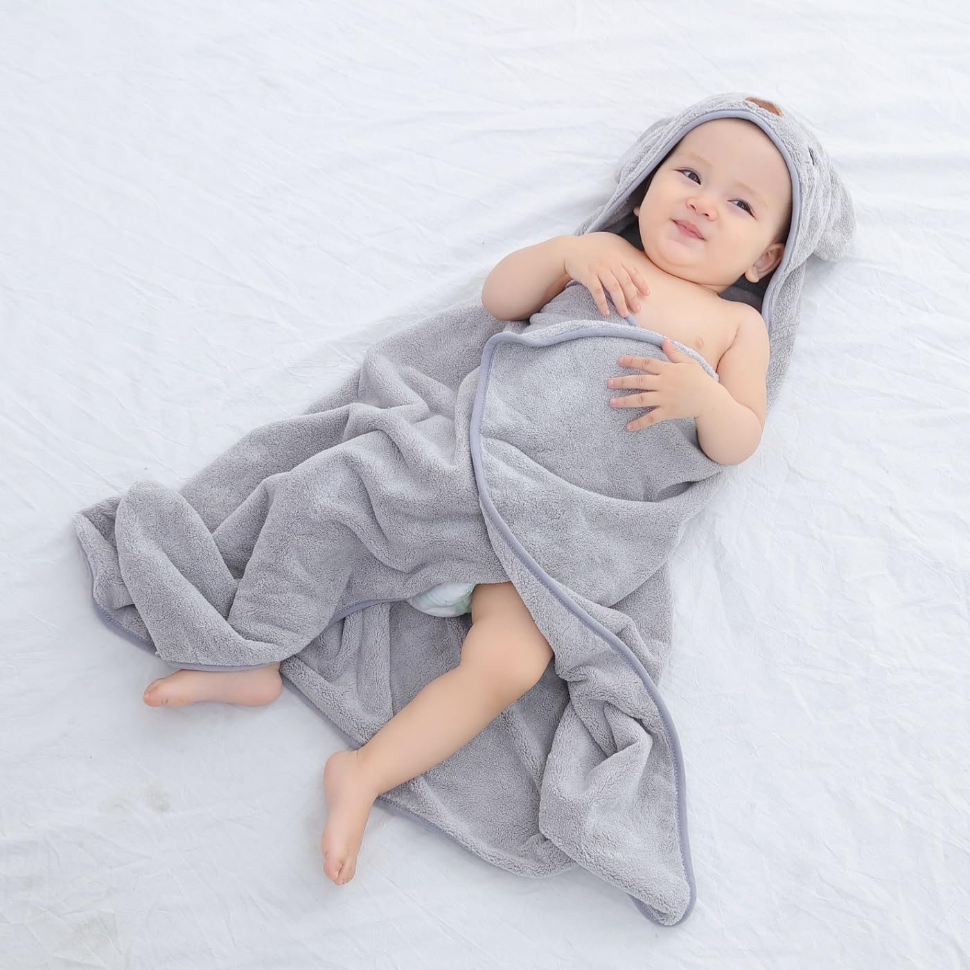 Juniors Zone™ CozySplash – Hooded Cartoon Bath Towel